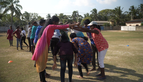 War Child_Sri Lanka_TeamUp_Sri Lankan children playing outside_200223