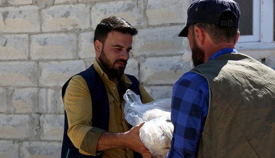 War Child_Earthquakes in Syria_Bread distribution_230828