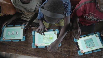 Can't Wait to Learn Uganda children on a tablet_War Child_200228